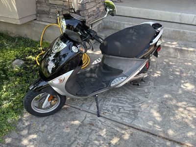 Genuine Buddy 50 Gas Scooter - Black & Silver