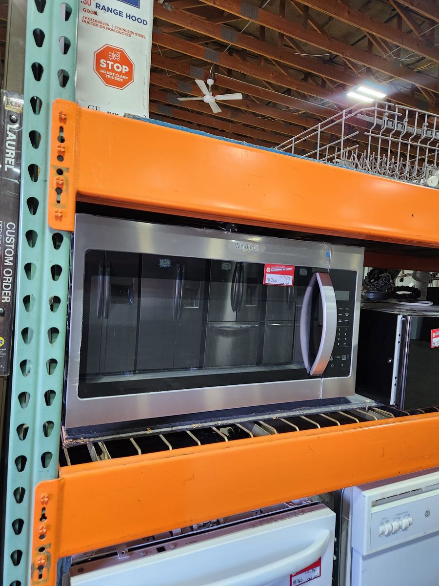 BEAUTIFUL WHIRLPOOL STAINLESS STEEL OVER THE RANGE MICROWAVE!