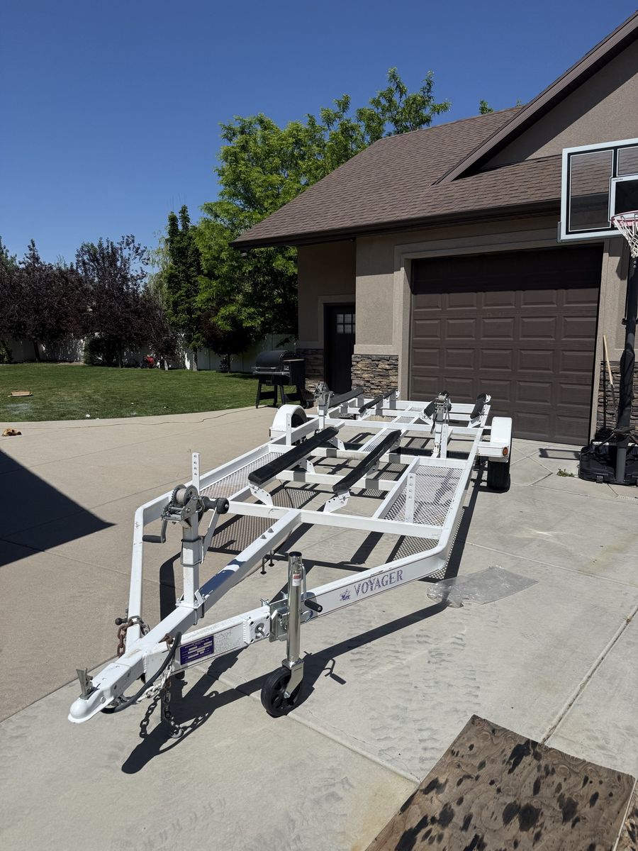 Full size 3 place Voyager jet ski trailer with trailer brakes (PWC, wave runner trailer)