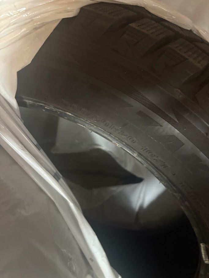 4 Blizzak 265/50 R20 DT-V2 snow tires