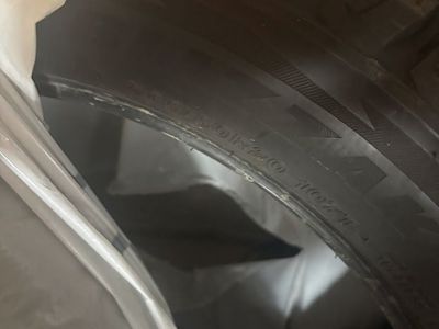 4 Blizzak 265/50 R20 DT-V2 snow tires