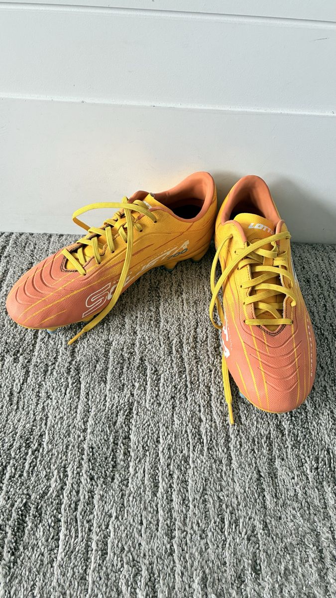 Soccer Cleats, Size 7