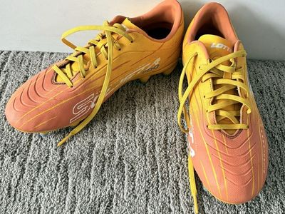 Soccer Cleats, Size 7