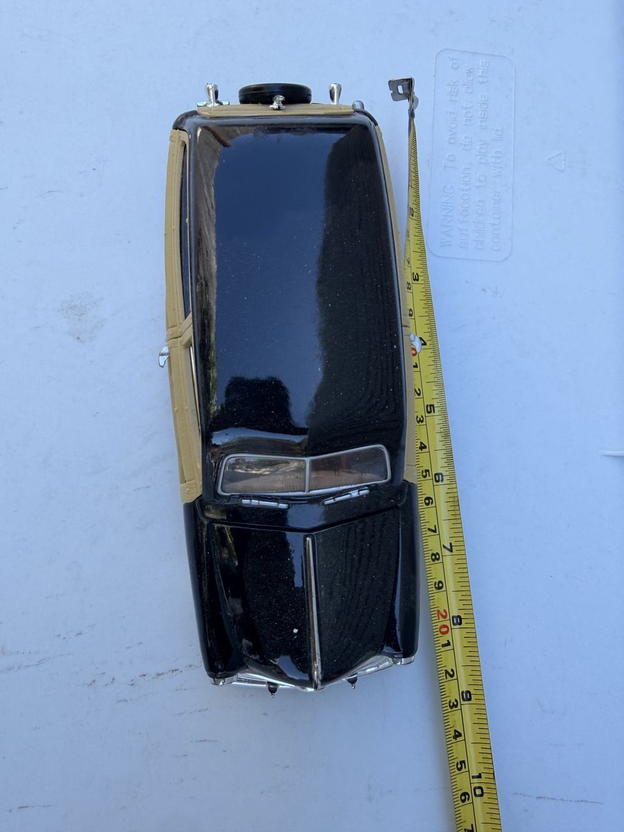 Vintage Ford Die-Cast Model Car, Black and Tan, 1:18 Scale, Collectible Toy Vehicle