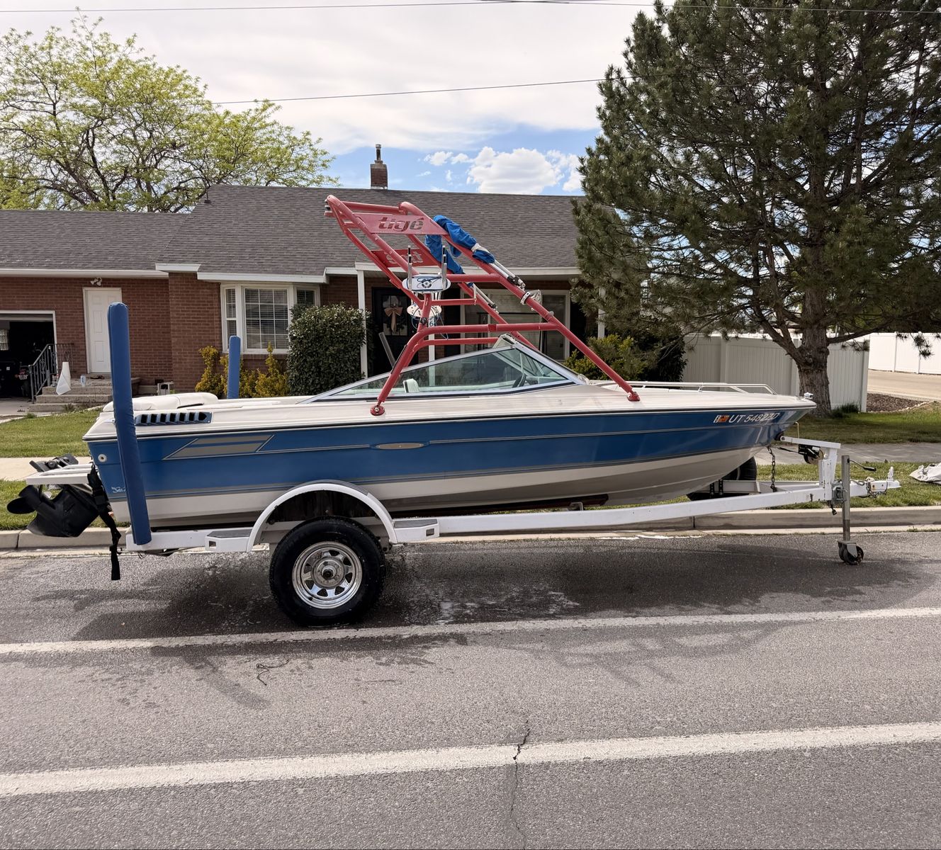 1986 SeaRay 19’ Wakeboat