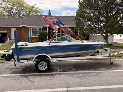 1986 SeaRay 19’ Wakeboat