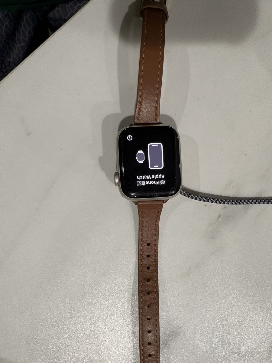 Apple Watch SE 1st Gen 40mm GPS + LTE Gold Aluminum Case Brown Leather Band