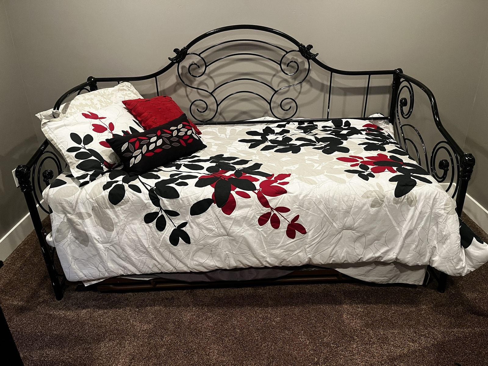Twin Day Bed with Trundle Bed
