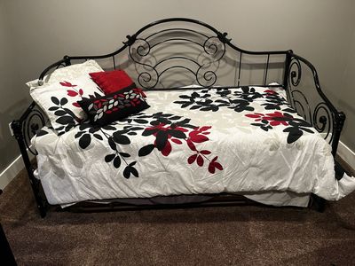 Twin Day Bed with Trundle Bed