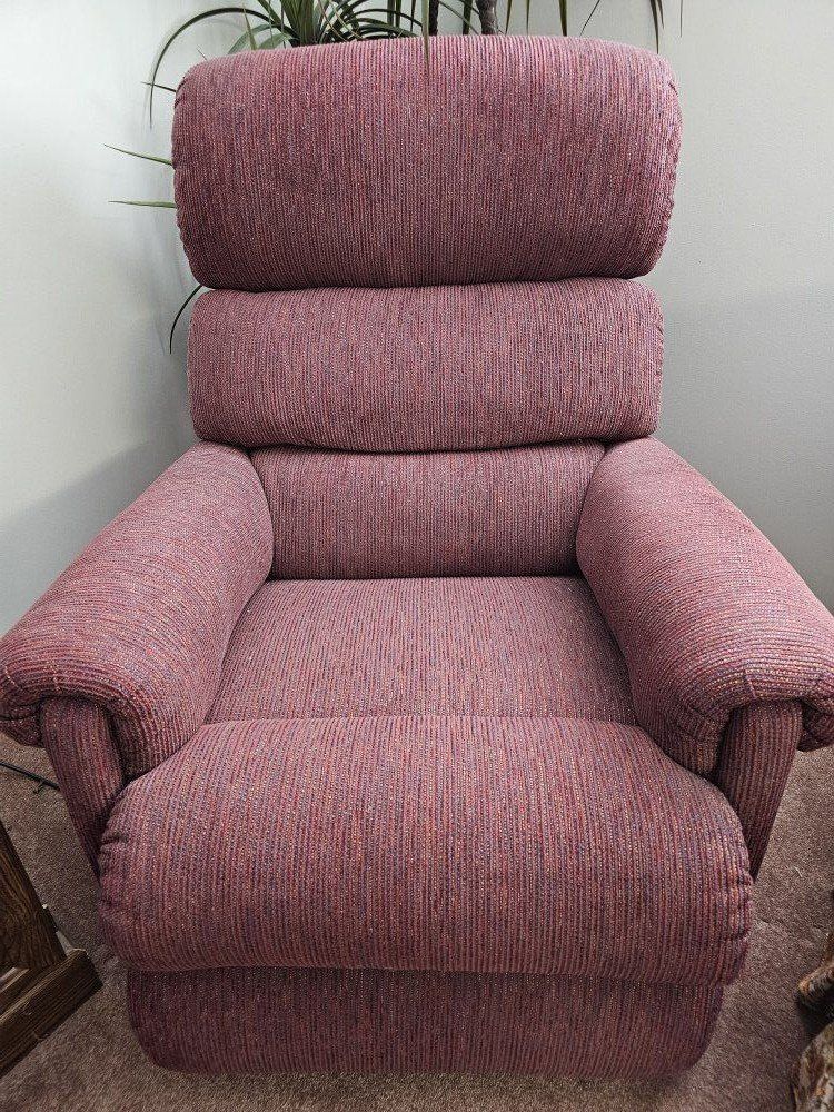 Recliner - in Taylorsville