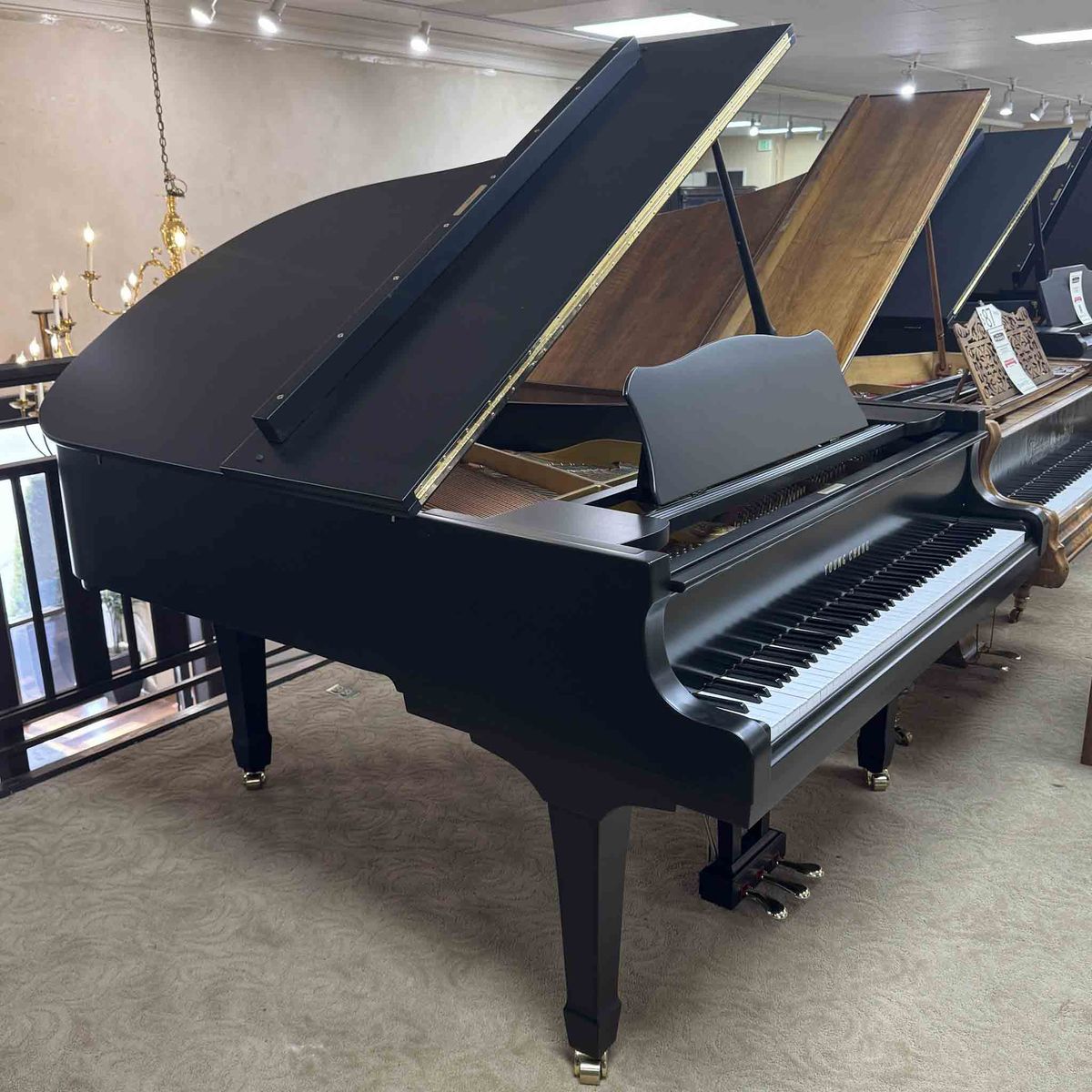 GORGEOUS LIKE NEW GRAND PIANO