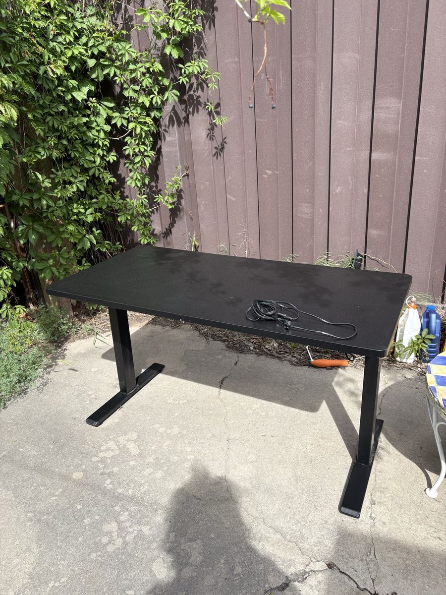 Variable Height Standing Desk