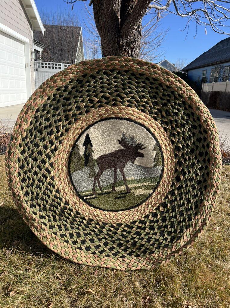 Mountain Moose Round Rug 48 Made In India.