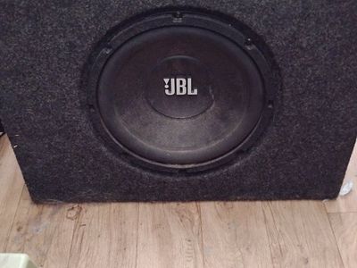 10 in jbl sub in truck box