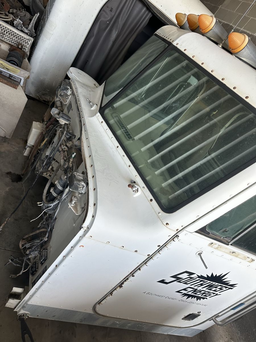 Peterbilt 379 Day Cab - White, Intact w/ Lights, No Parting Out