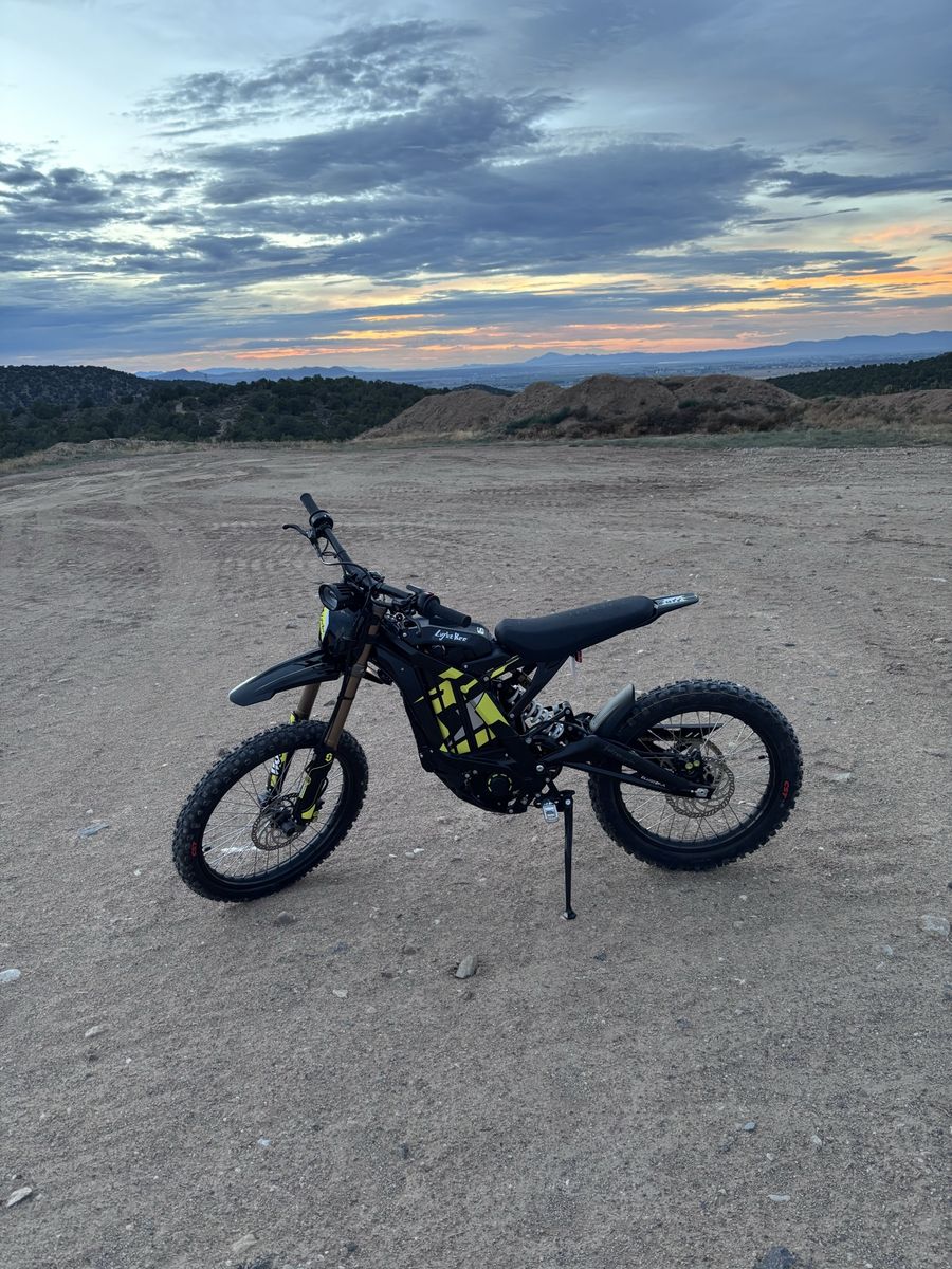 Surron Light Bee X Electric Dirt Bike Black/Yellow Electric Motocross Off-Road Motorcycle