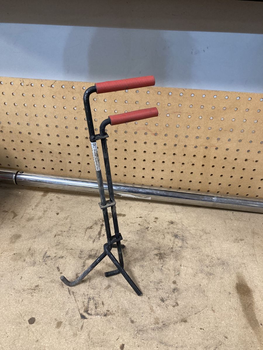 Dutch oven lifting tool