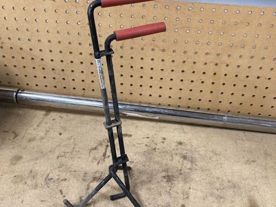 Dutch oven lifting tool