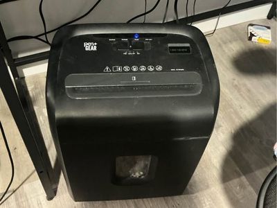 Pen+Gear 10-Sheet Cross-Cut Paper Shredder