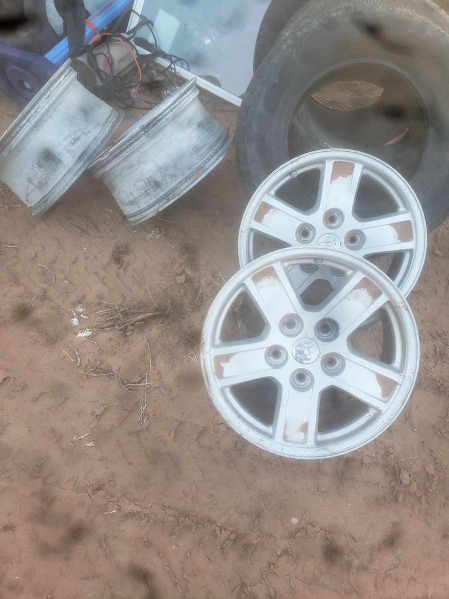 3 very good 17" Dodge Durango Aluminium Alloy is wheels