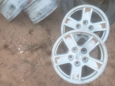 3 very good 17" Dodge Durango Aluminium Alloy is wheels