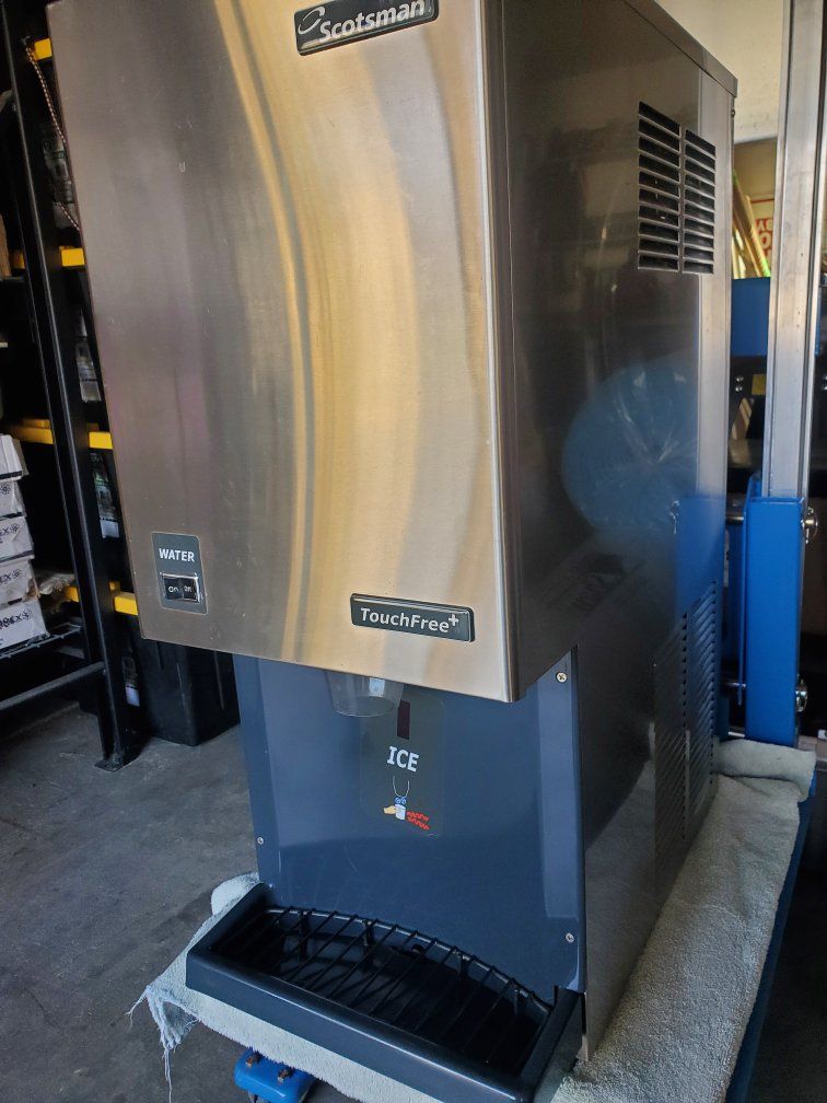 Ice and Water Dispenser