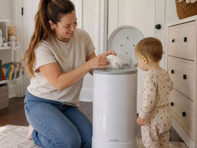 Munchkin White Diaper Pail with Step Pedal