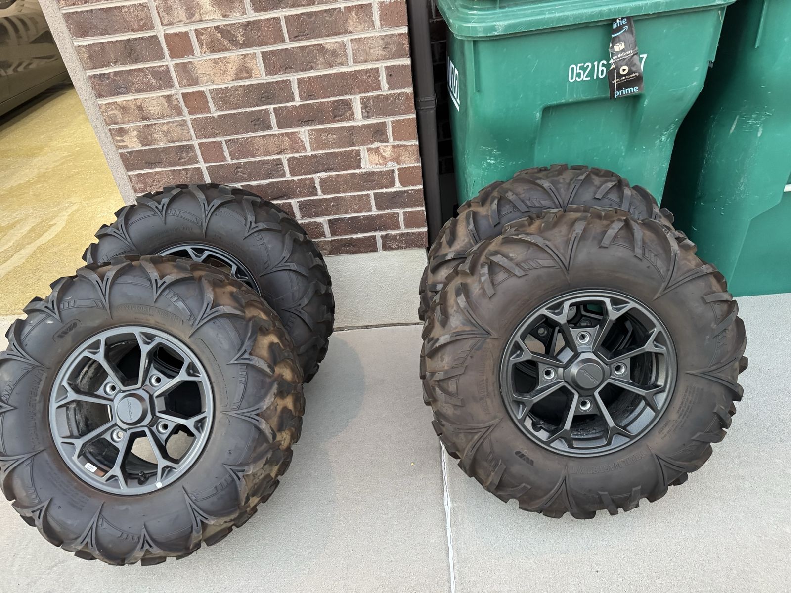 Polaris RZR xp 1000 2024 stock wheels tires only 250 miles on them 29x9.00r14 29x11r14 UTV rims