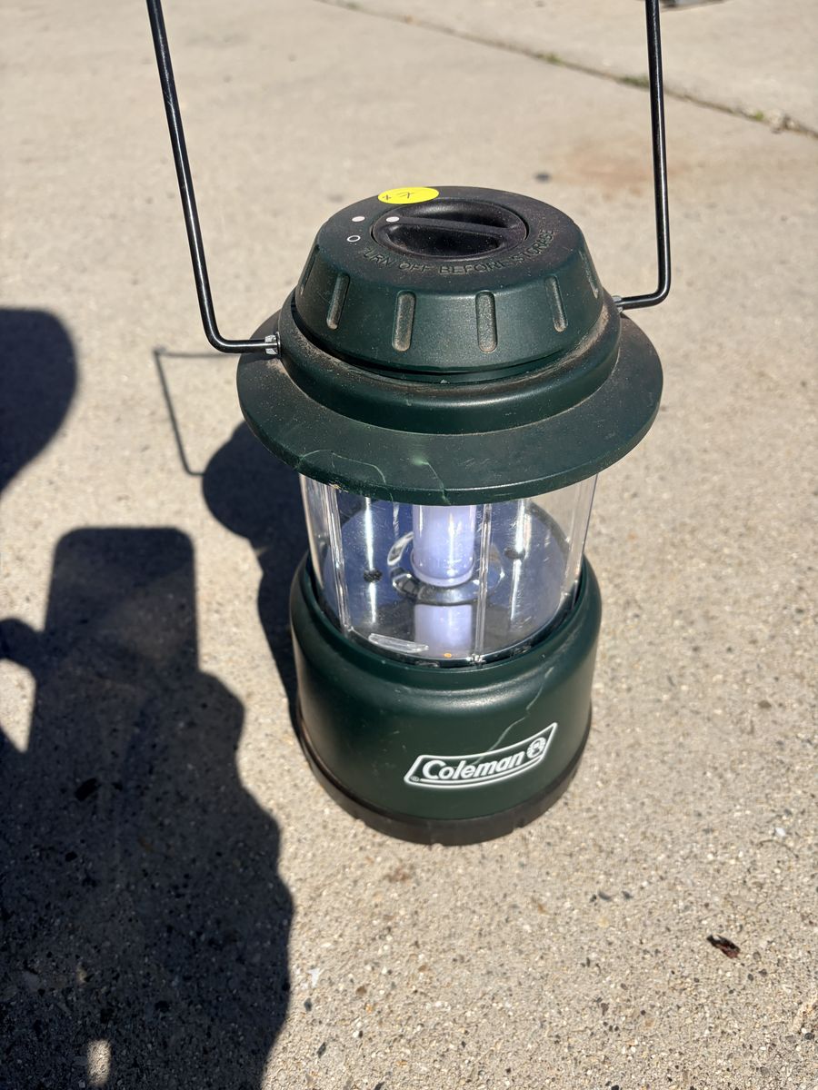 Great Coleman battery lantern
