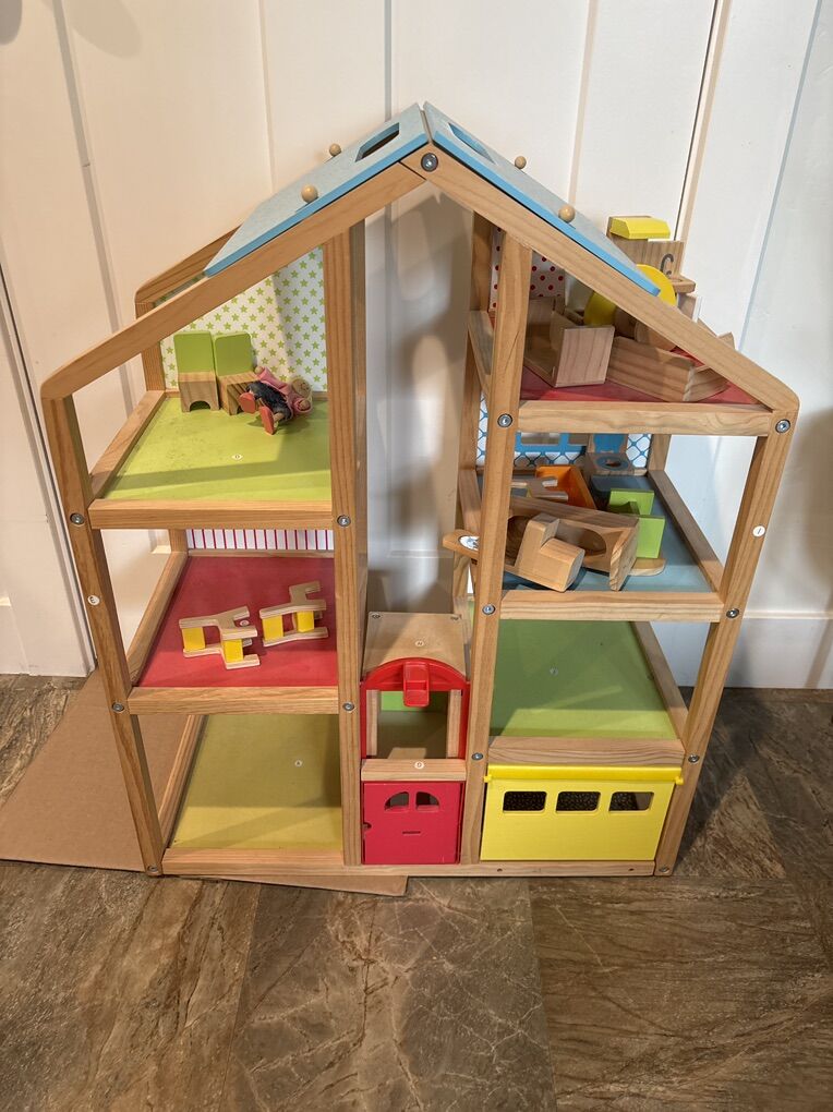 Melissa and Doug -High Rise Woodend Doll House