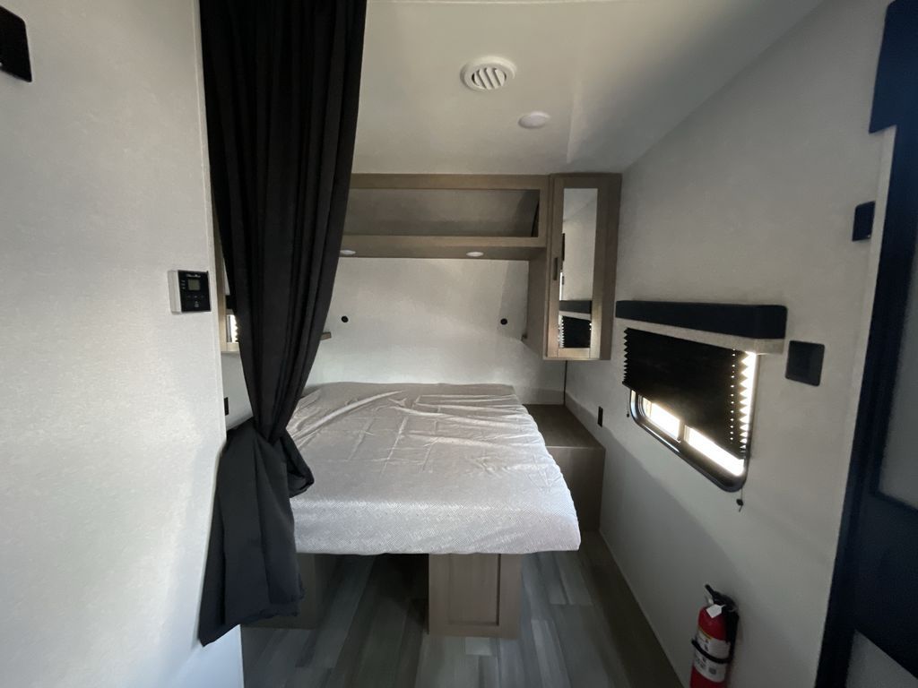 Main image 33
