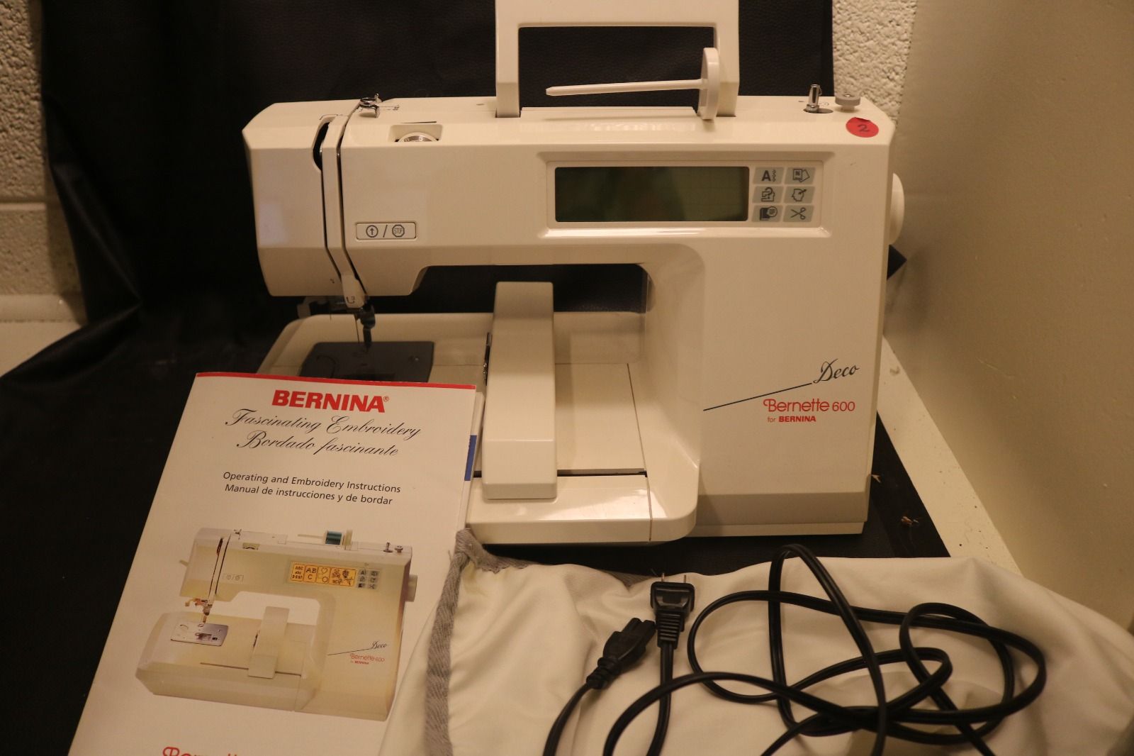 Bernina Bernette Deco 600 Embroidery machine with Cover and Manual