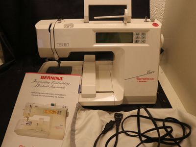 Bernina Bernette Deco 600 Embroidery machine with Cover and Manual