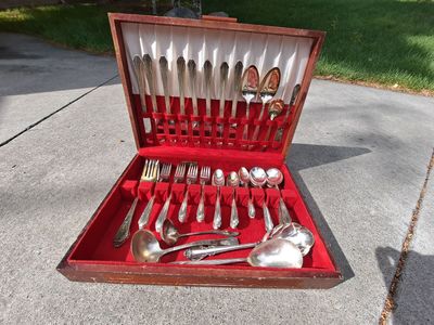 WM Rogers Silverware Set Vintage