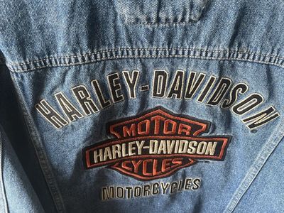 Harley-Davidson Men's Light Blue Denim Jean Jacket, Size MT, Embroidered Logo, 100% Cotton