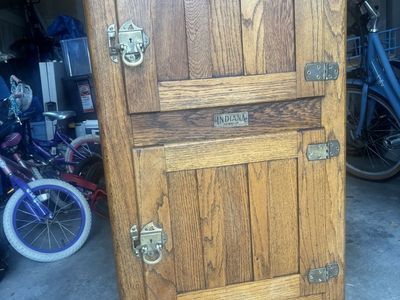 Antique Oak Ice box
