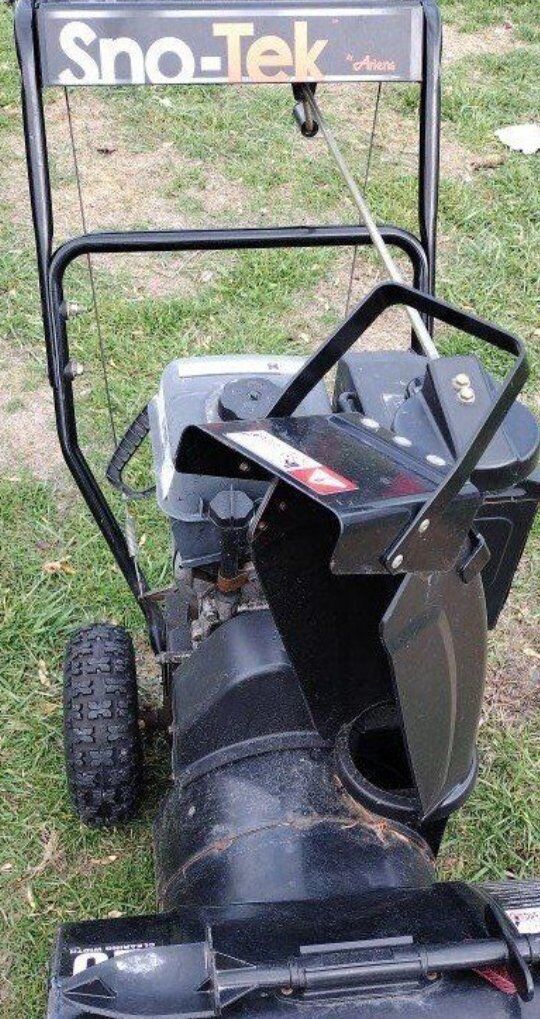 Sno Tek by Ariens 2 stage snowblower 22" cut, one