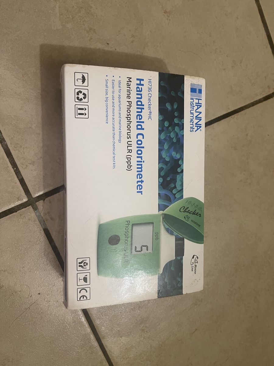 Test kits and algae float magnet and fish feeder