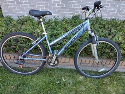 Schwinn Sidewinder Women's Mountain Bike - Blue/Silver, Front Suspension, 26" Wheels
