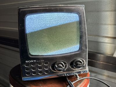 Vintage SONY Solid State Portable TV CRT Gaming