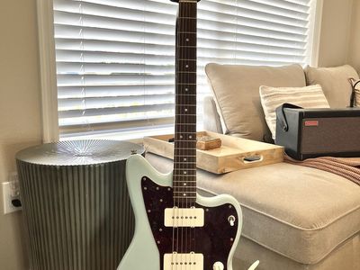 Fender Squier Classic Vibe Jazzmaster 60sElectric Guitar - Sonic Blue