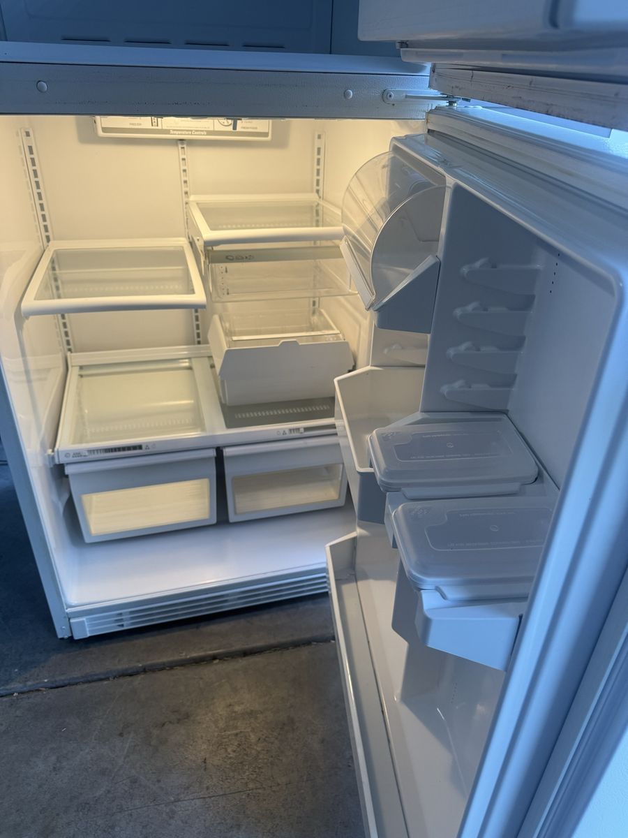 GE White Top Freezer Refrigerator with Adjustable Shelves and Crisper Drawers works great its plug in for u to see $120