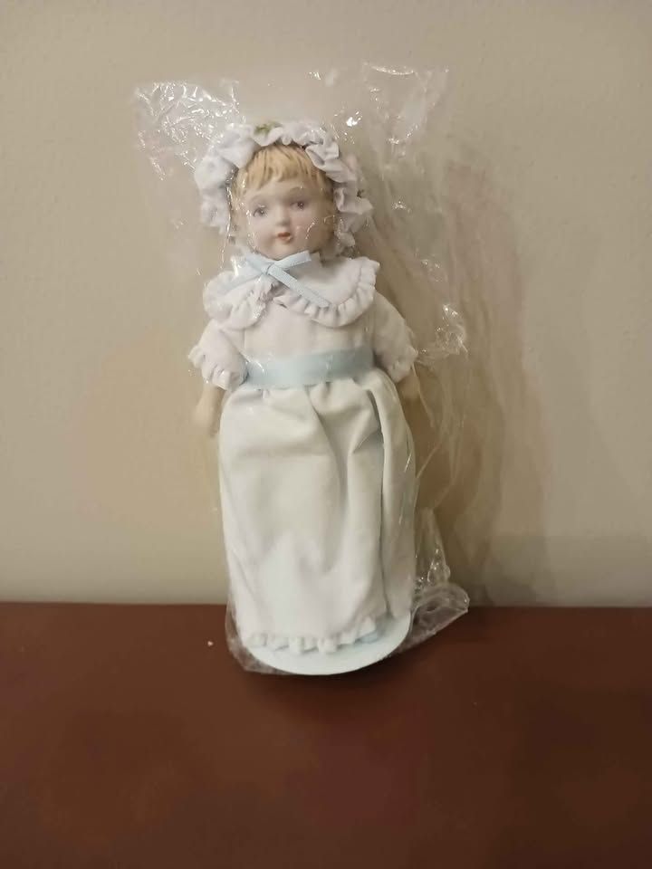 Avon Victorian Collector Doll