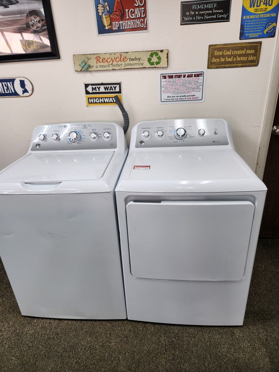 BEAUTIFUL GE TOPLOAD WASHER AND ELECTRIC DRYER SET! W-WARRANTY