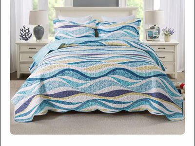 Queen size 3 piece quilt set