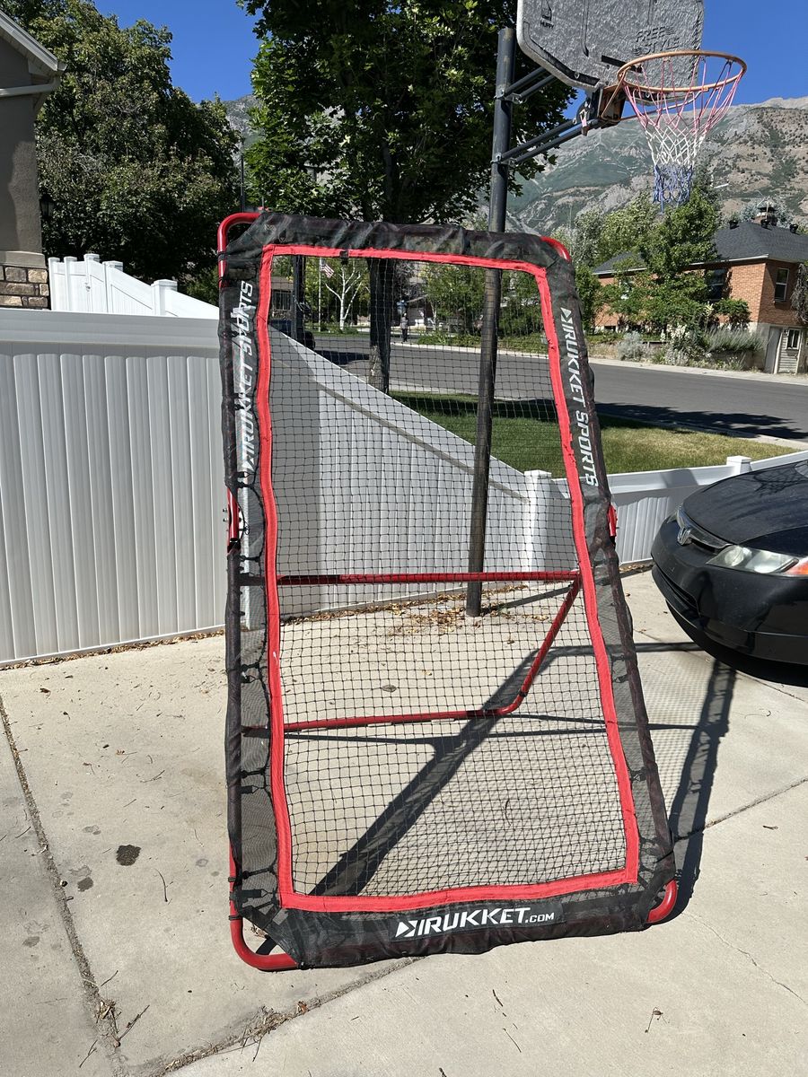 Like new Rukket lacrosse Rebounder