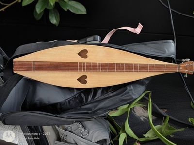 Handcrafted Mountain Dulcimer w/ Heart Soundholes & Gig Bag