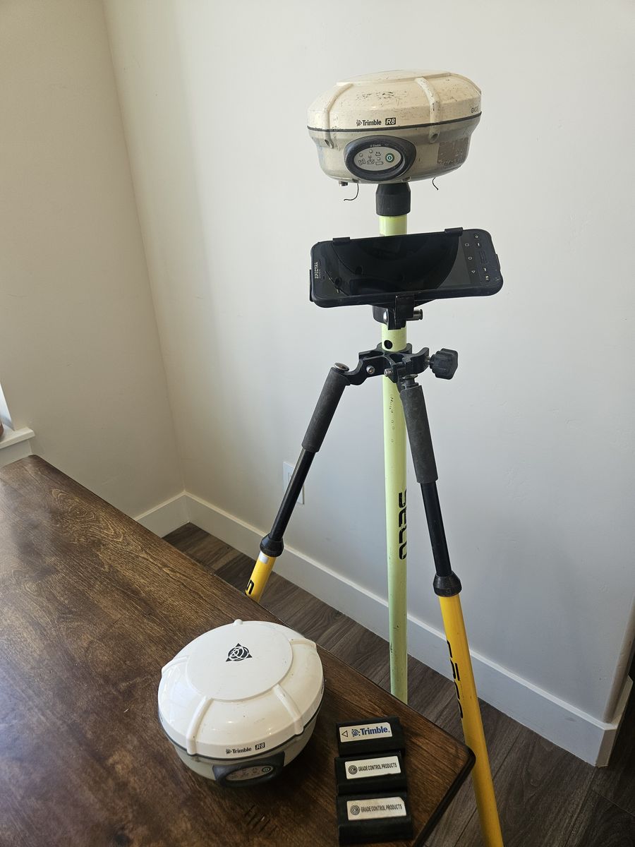 TRIMBLE GPS R8 - FULL SETUP W/TRIMMBLE MOBILE MAPPER 60