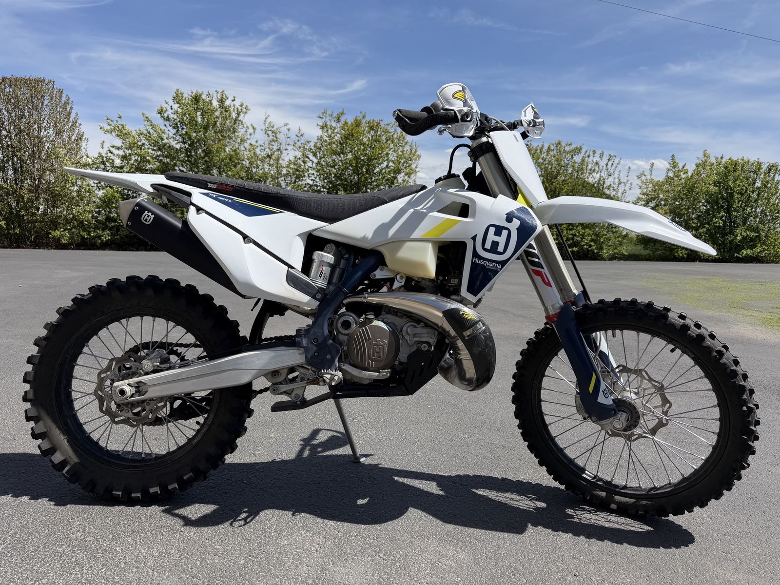 Husqvarna TX 300i Dirt Bike only 12 hours - Excellent Condition, Ready for the Trails