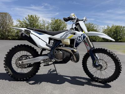 Husqvarna TX 300i Dirt Bike only 12 hours - Excellent Condition, Ready for the Trails